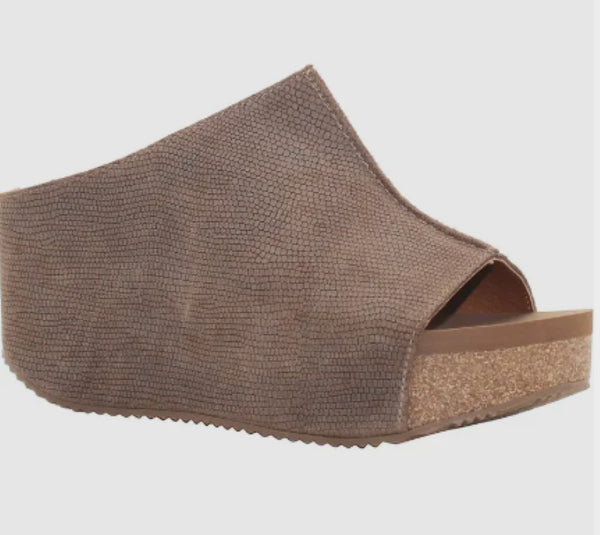 Carrier Suede Wedge PV112