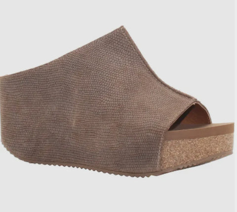 Carrier Suede Wedge PV112